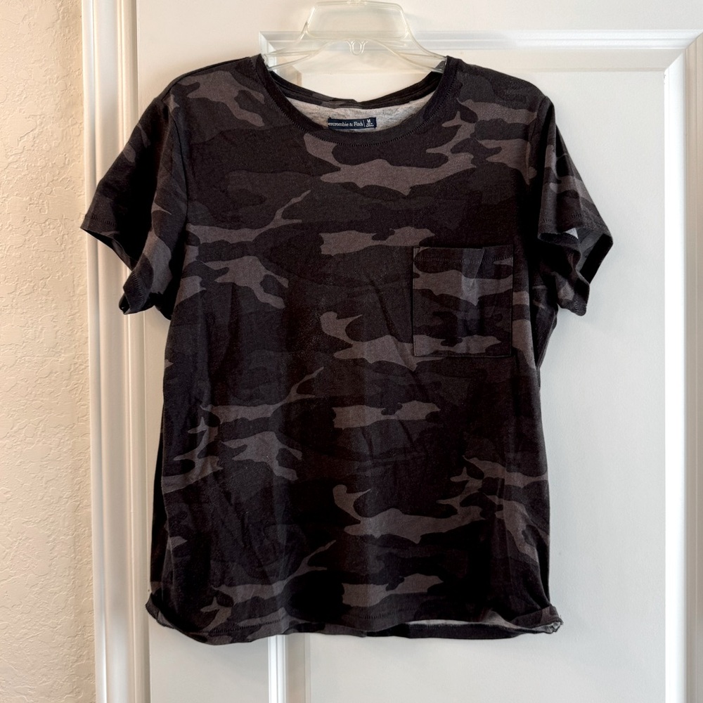 Abercrombie & Fitch Dark Camo Short Sleeve Tee